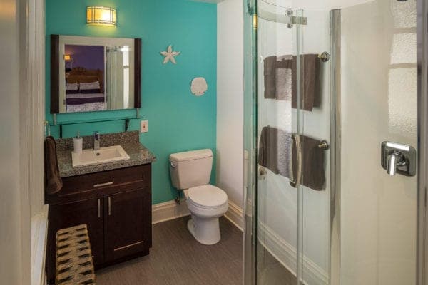 Aspen Room, bathroom, Cloudside Hotel