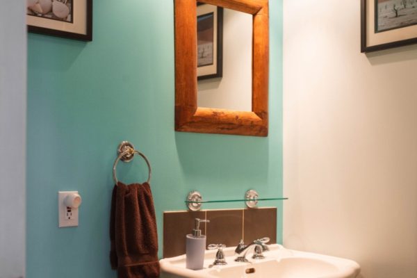 Cedar Room bathroom basin, Cloudside Hotel